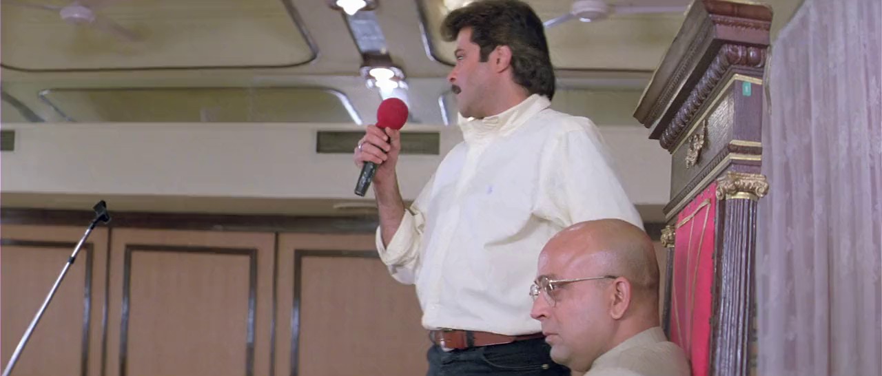 Loafer (1996) WEBRip Hindi 720p x264 AVC AAC 2.0.mkv.0004